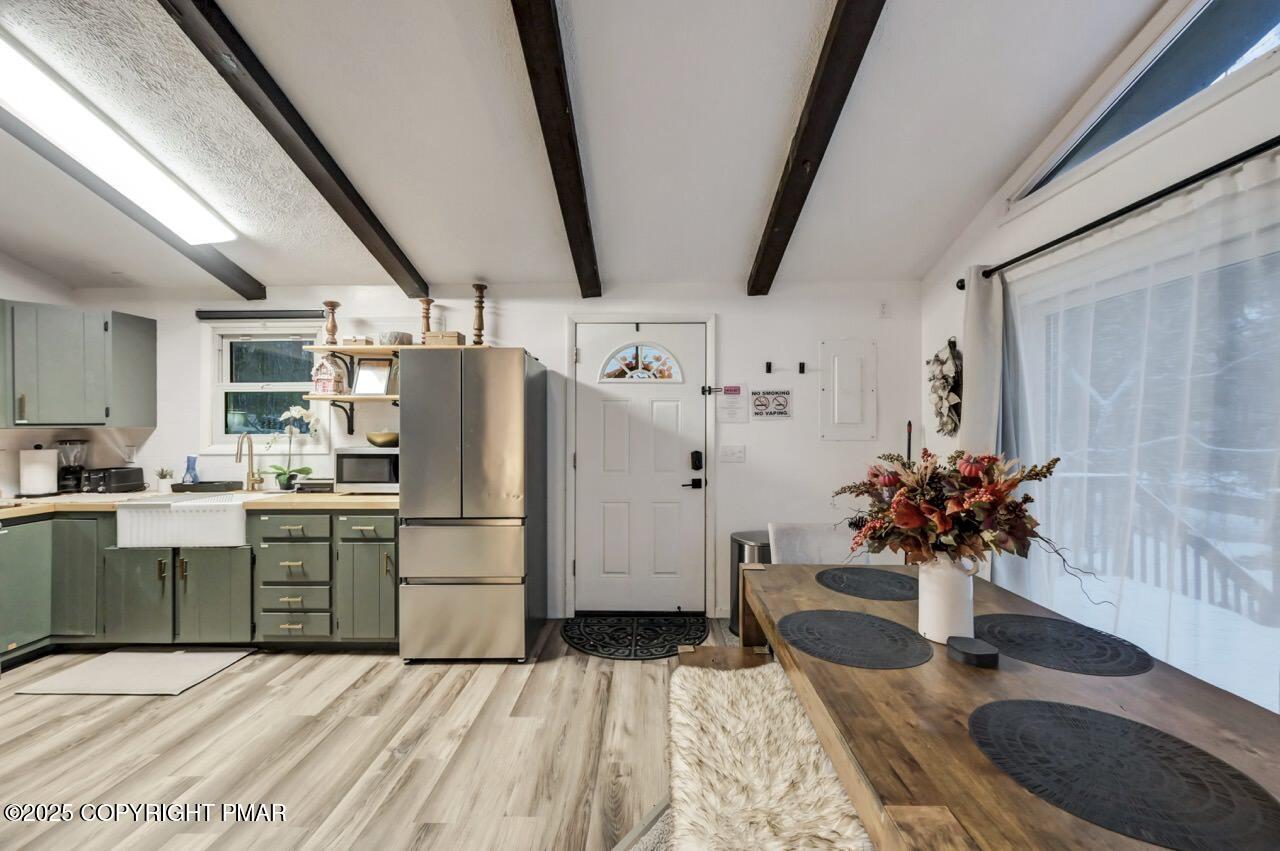 5306 NE Ledgewood Drive