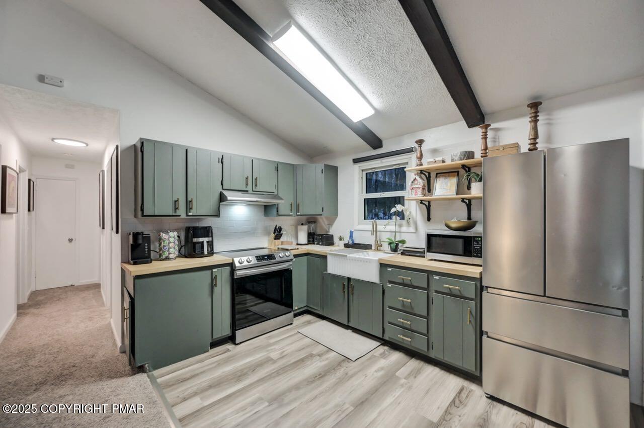 5306 NE Ledgewood Drive