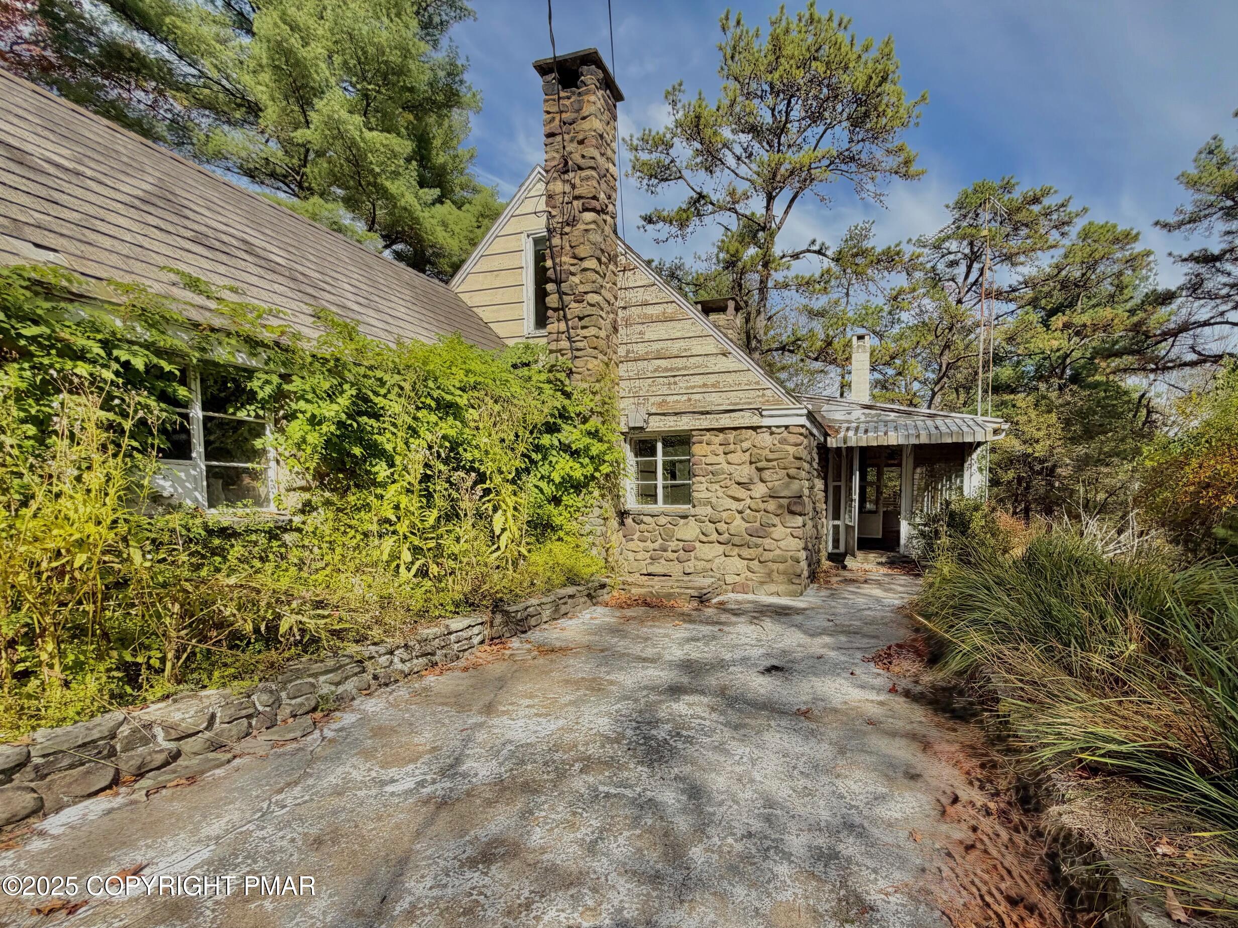 1734 Twin Pine Road