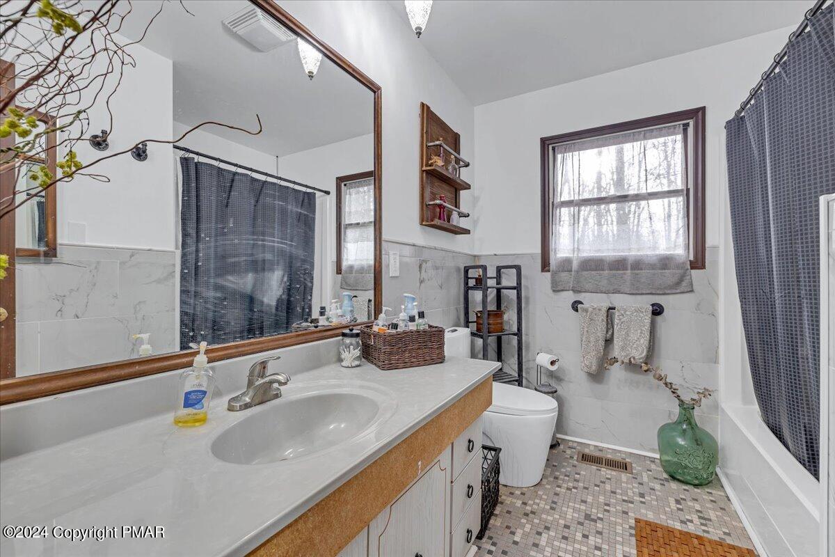 17 Tamarack Terrace
