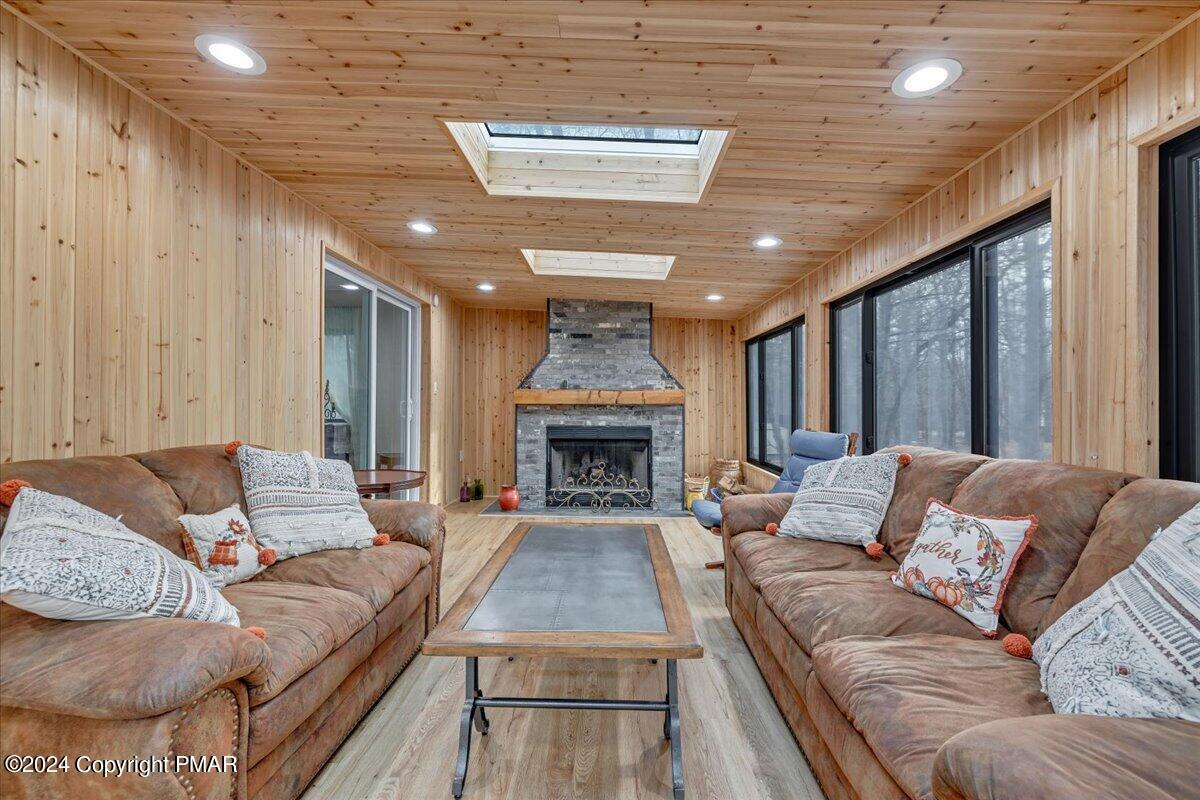 17 Tamarack Terrace