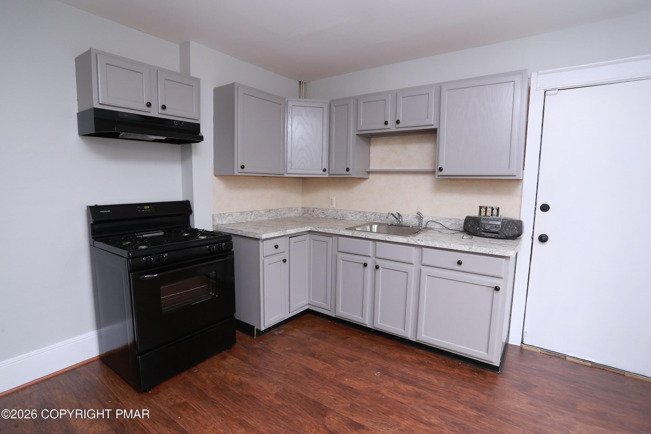 402 N 8th Street 402-404