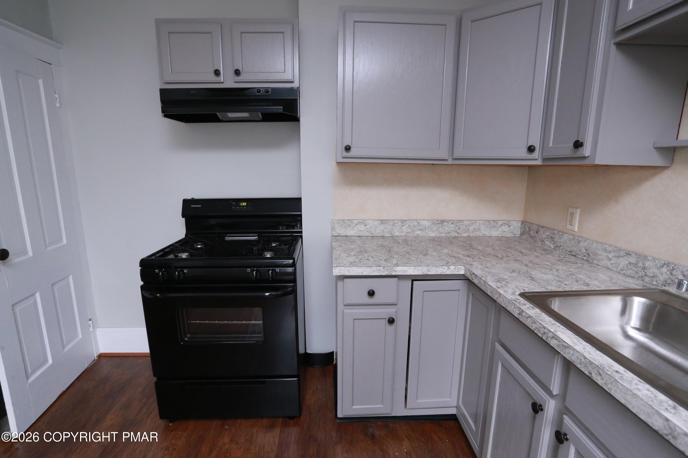 402 N 8th Street 402-404