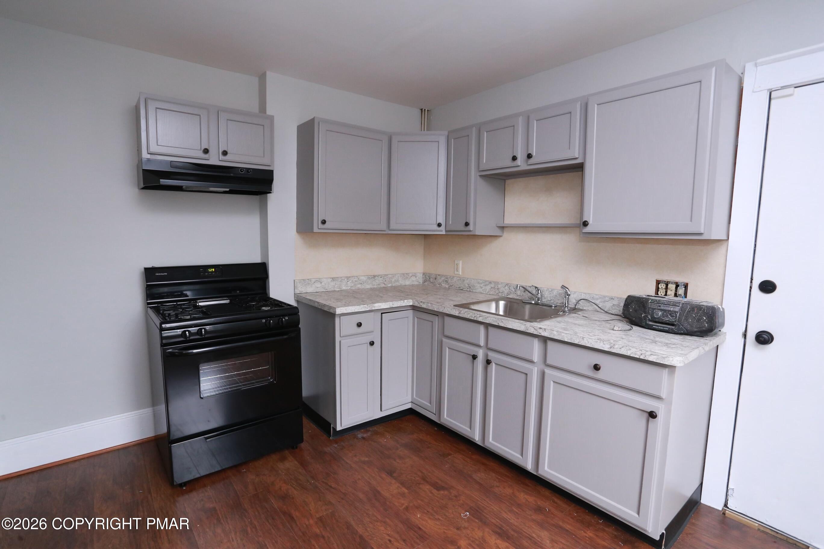 402 N 8th Street 402-404