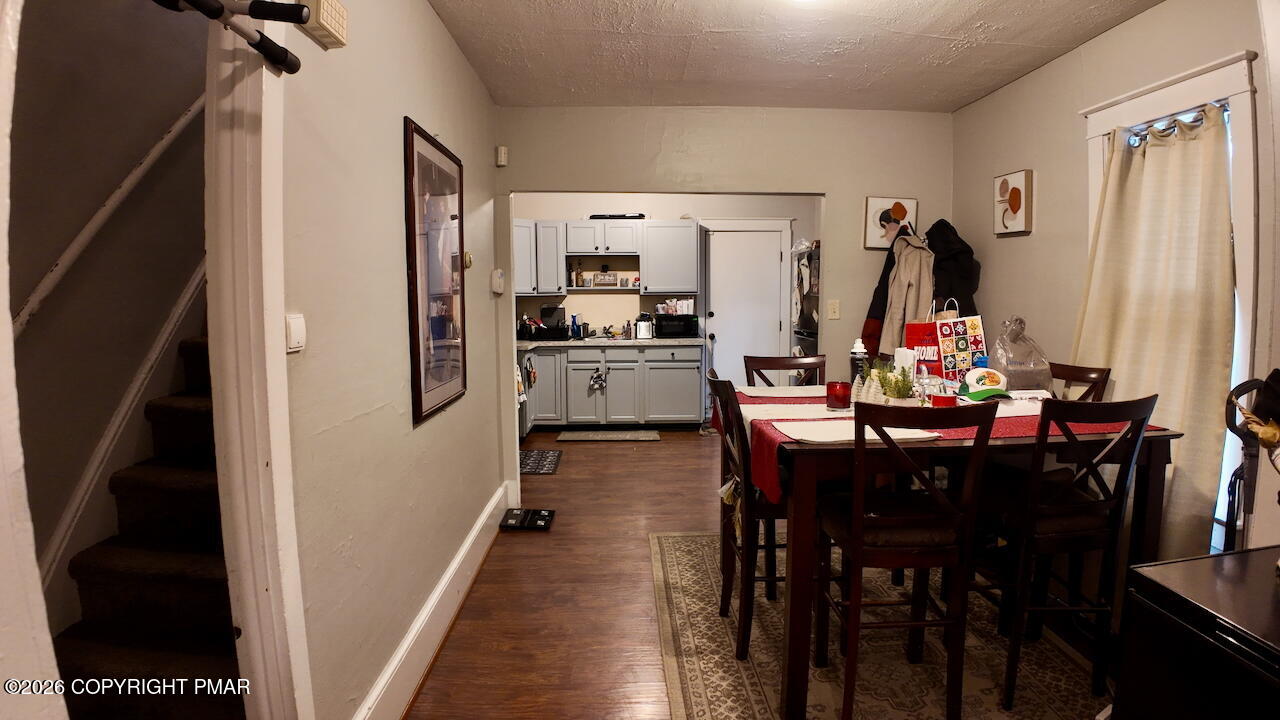 402 N 8th Street 402-404