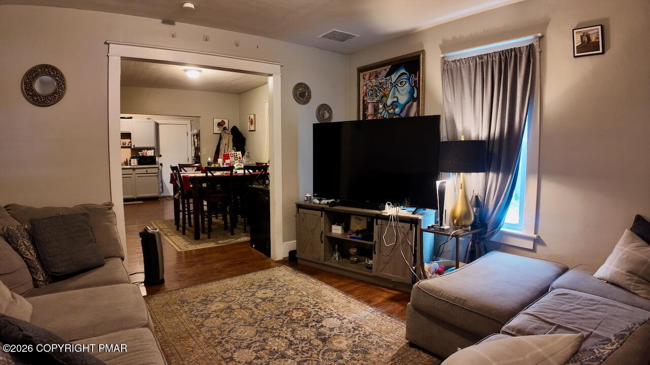 402 N 8th Street 402-404