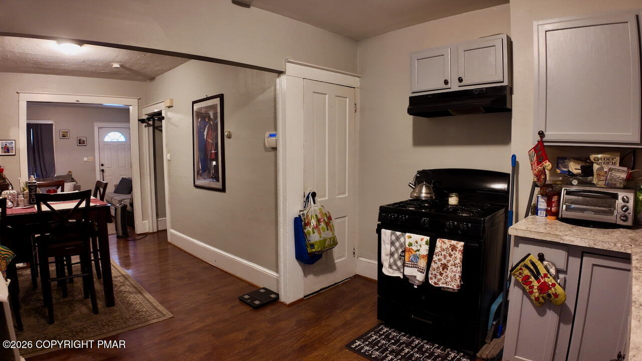 402 N 8th Street 402-404