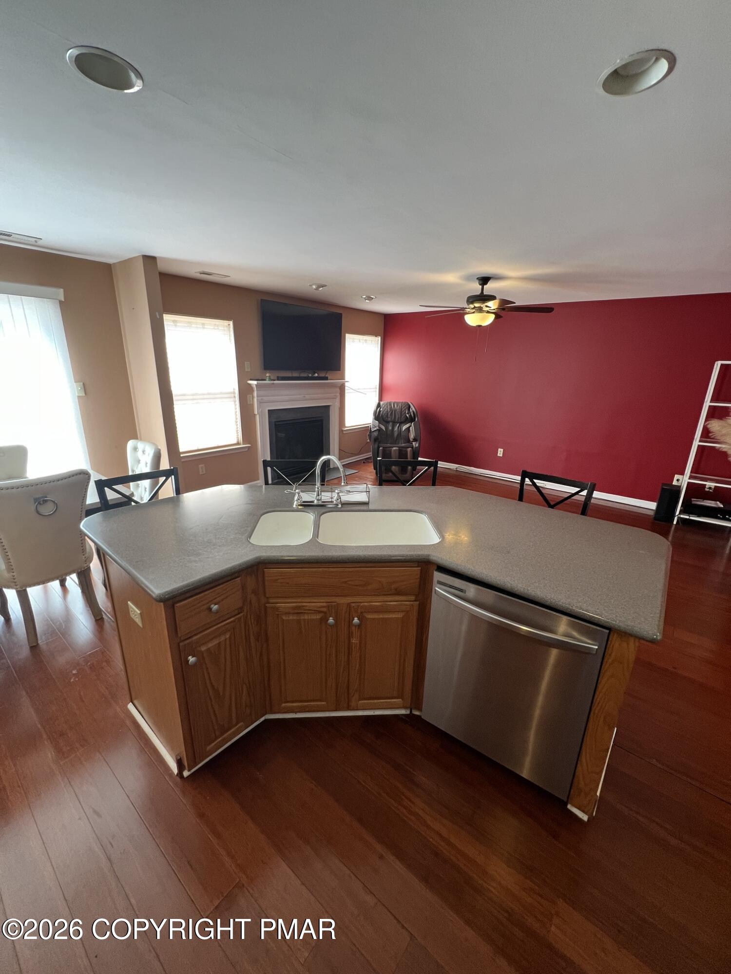 303 Victoria Way