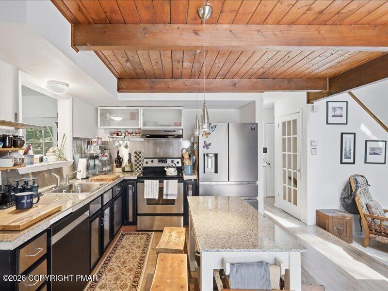467 Lakeside Drive
