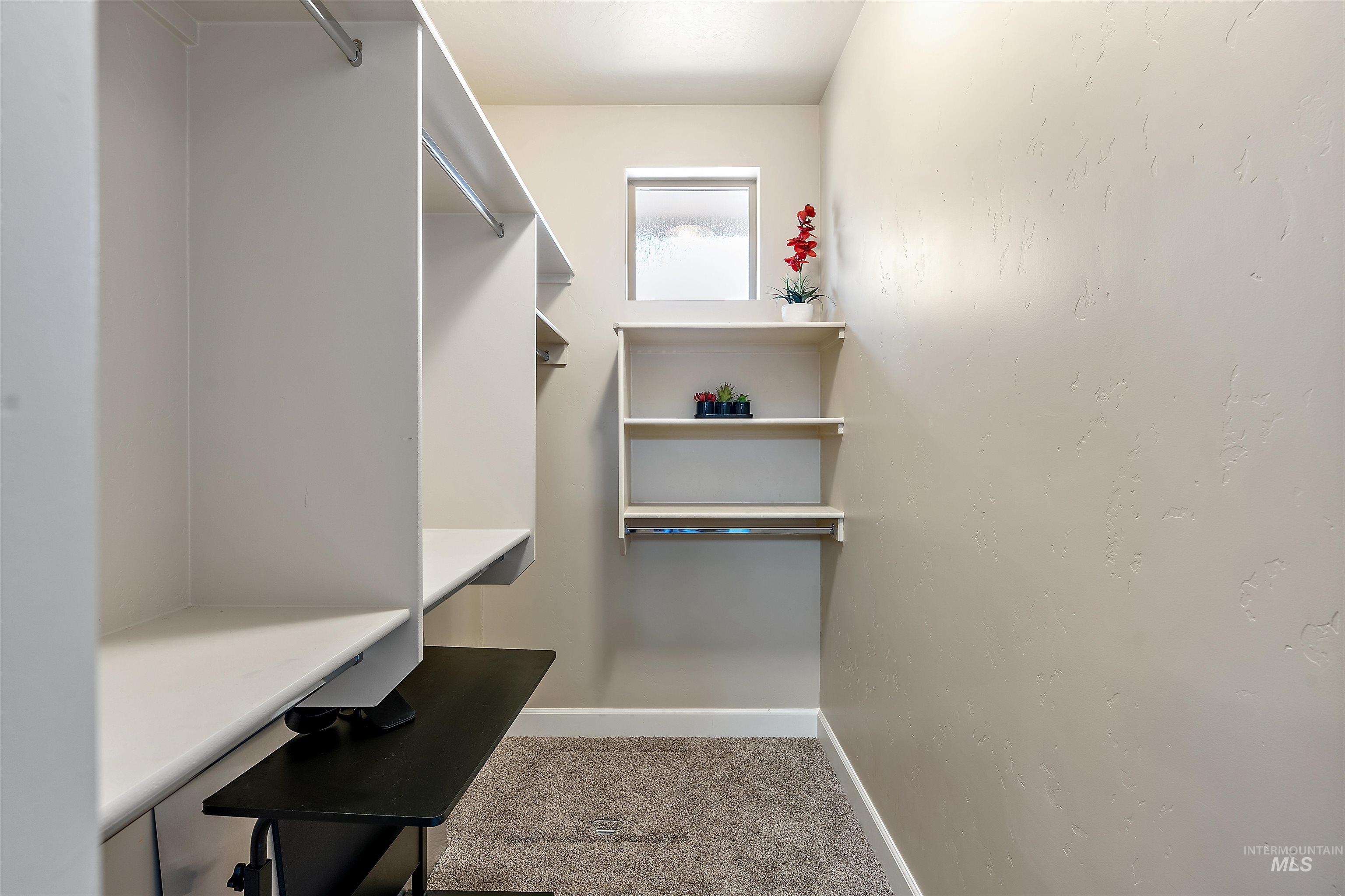 1308 E Commander St