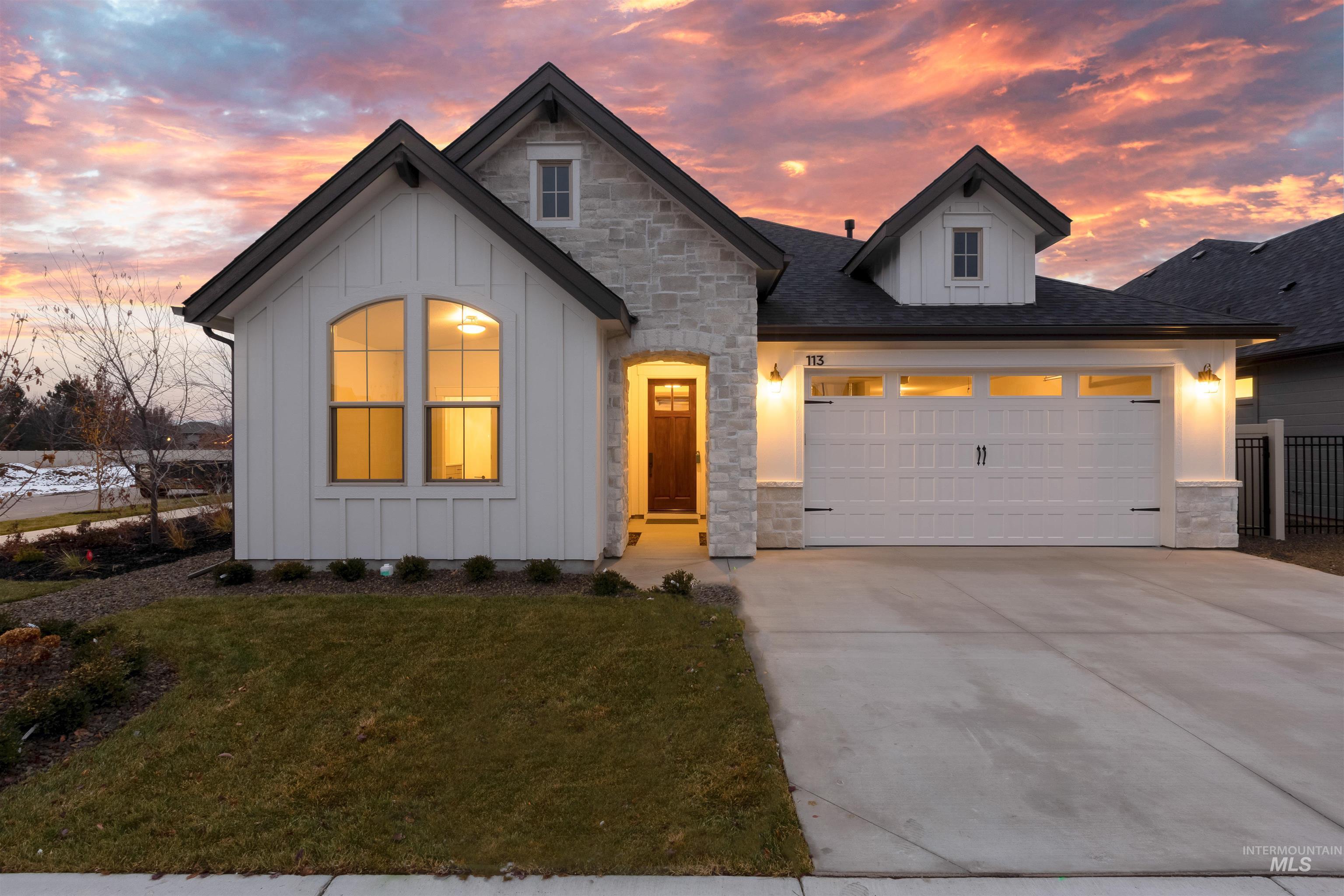 1334 E Rockhurst Ln
