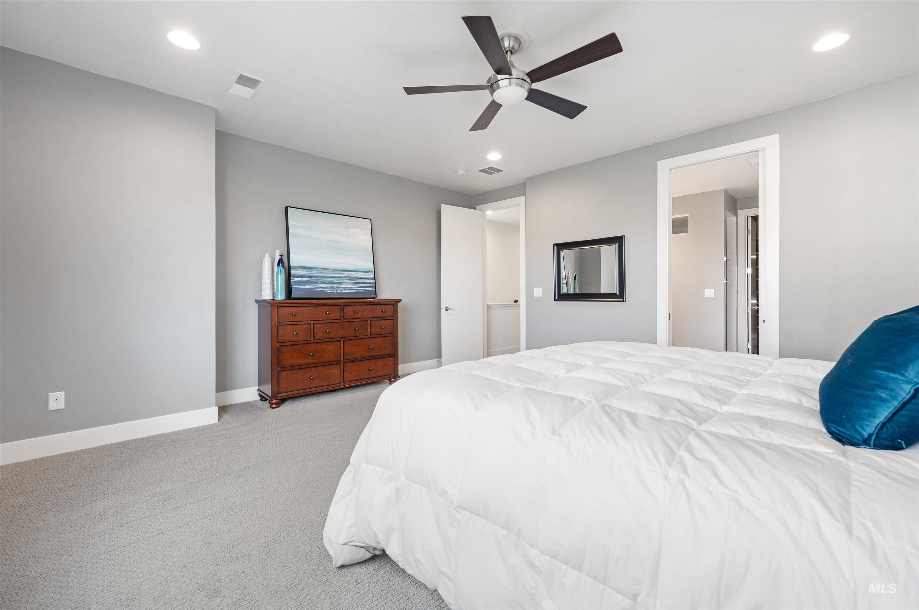 51 S Crestview Ave