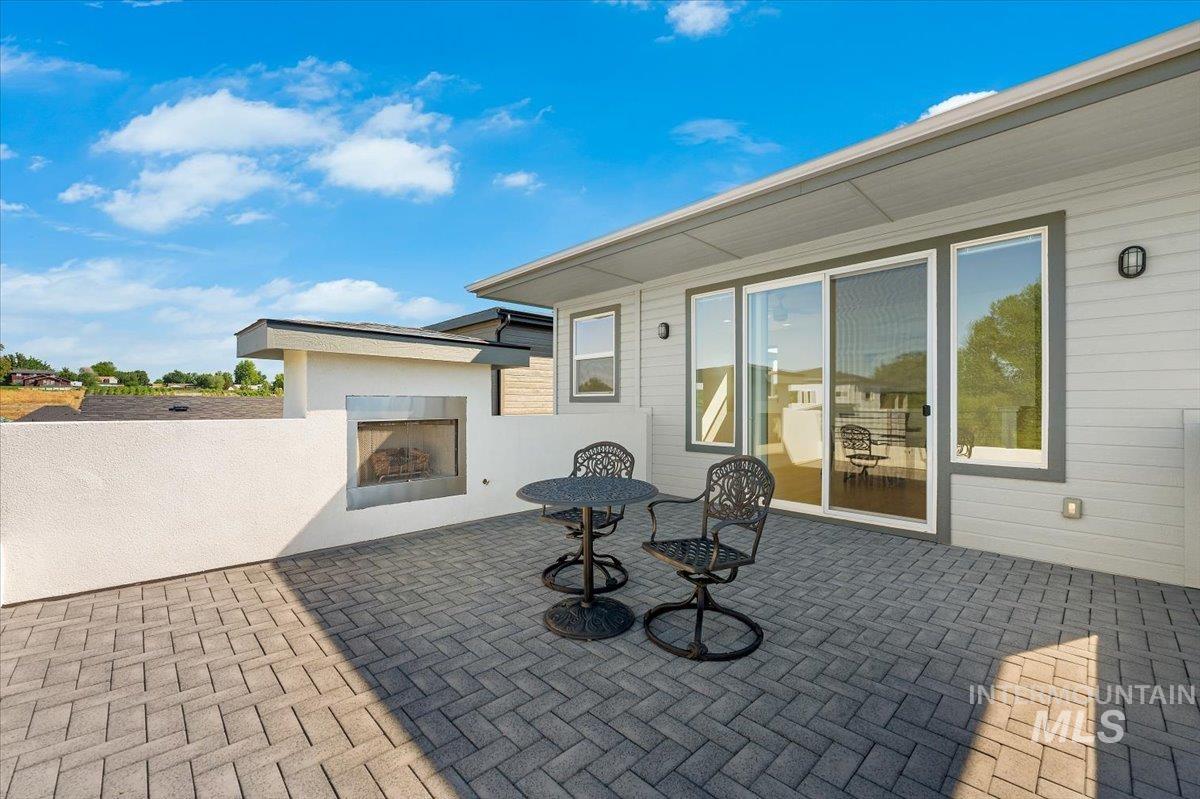 51 S Crestview Ave