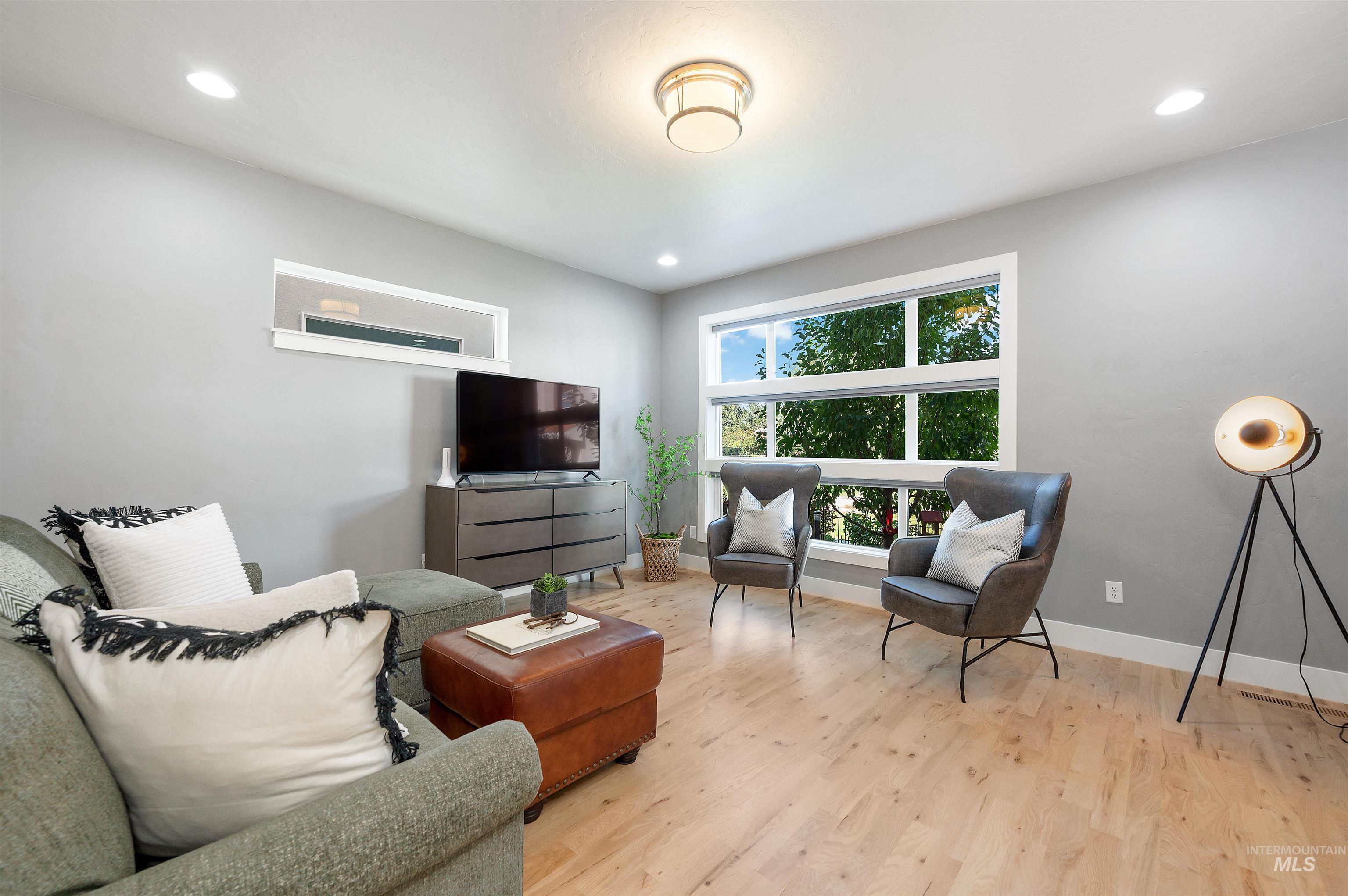 51 S Crestview Ave
