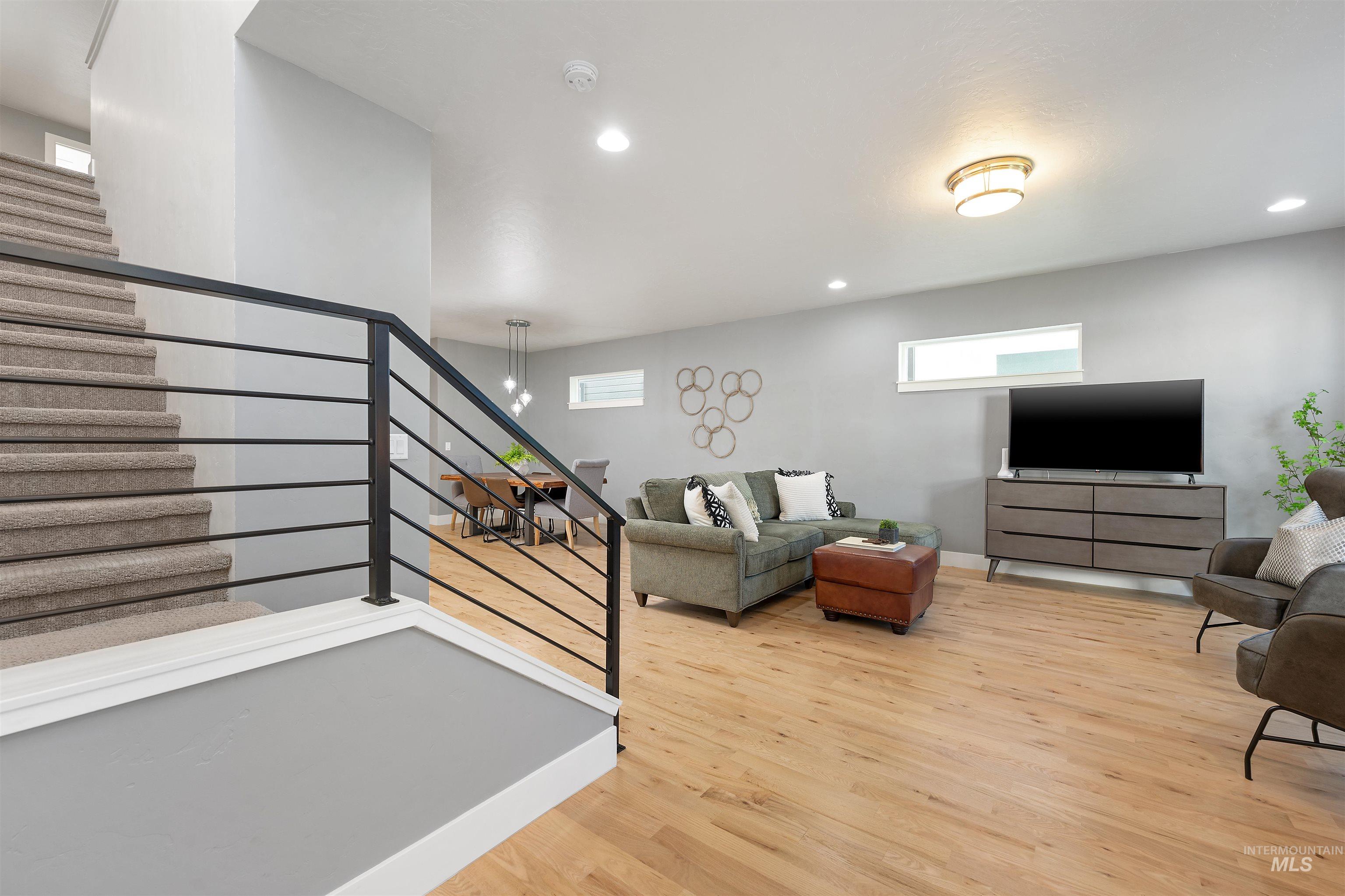 51 S Crestview Ave
