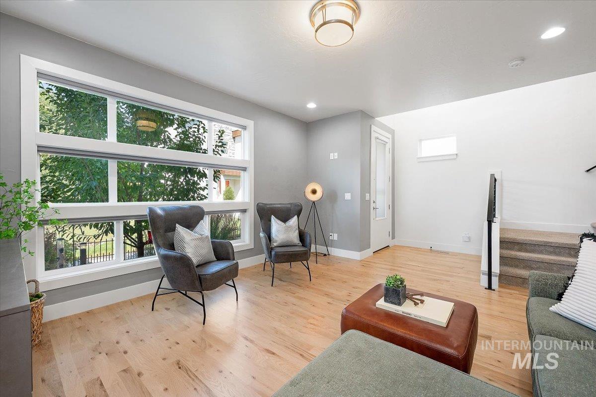 51 S Crestview Ave