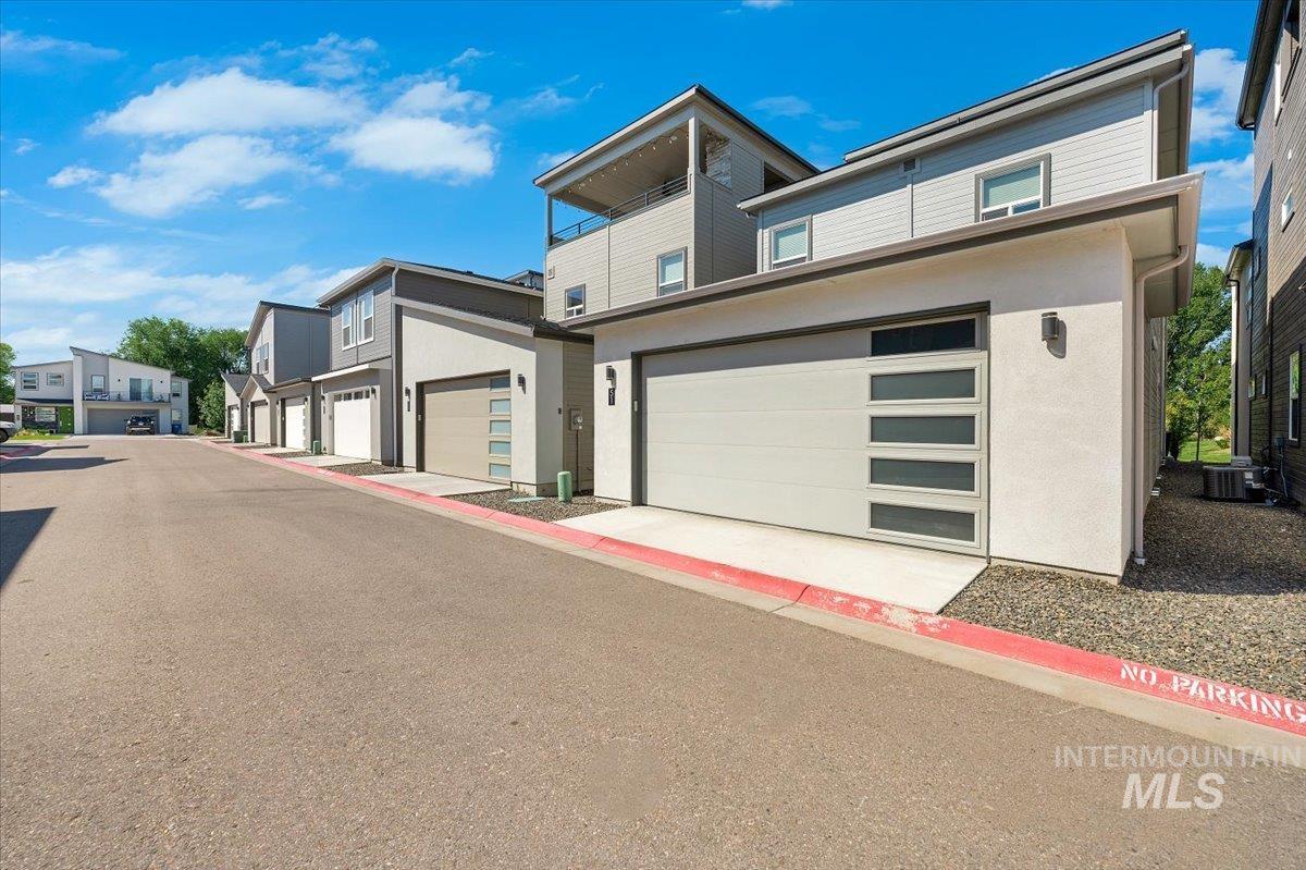 51 S Crestview Ave