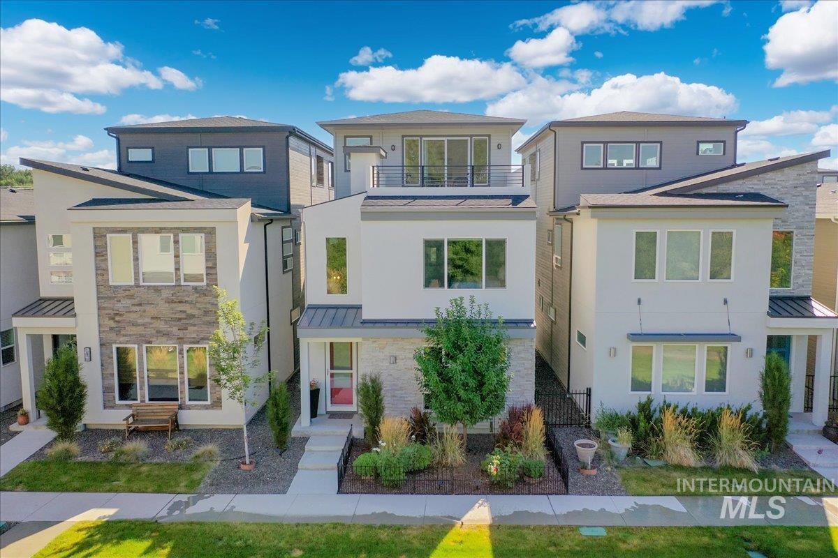 51 S Crestview Ave