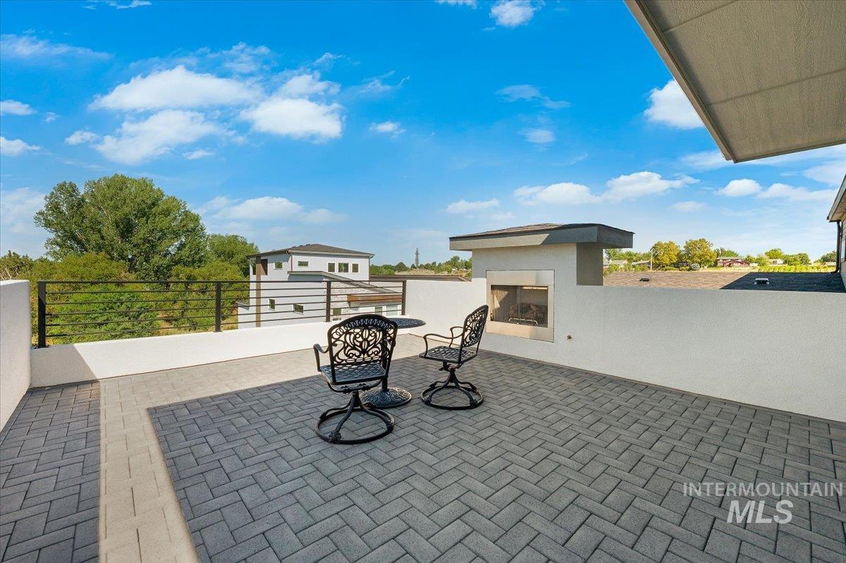 51 S Crestview Ave