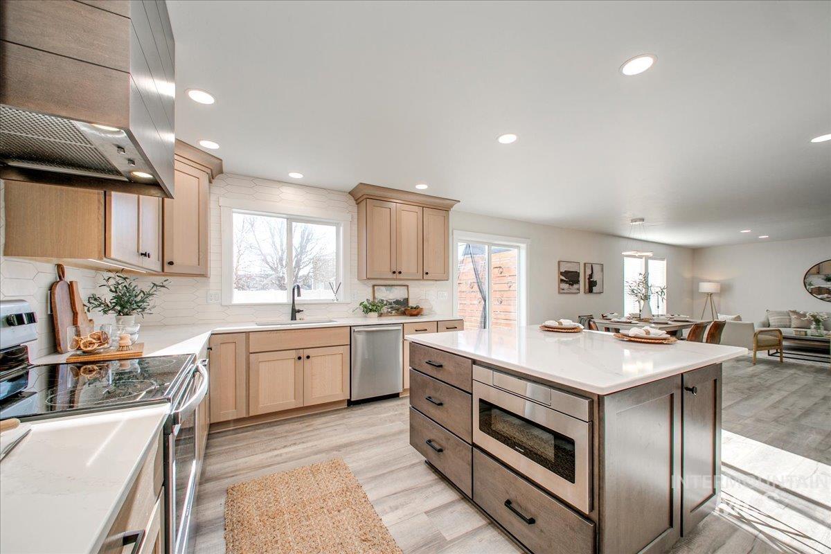 1715 E Wrightwood Dr