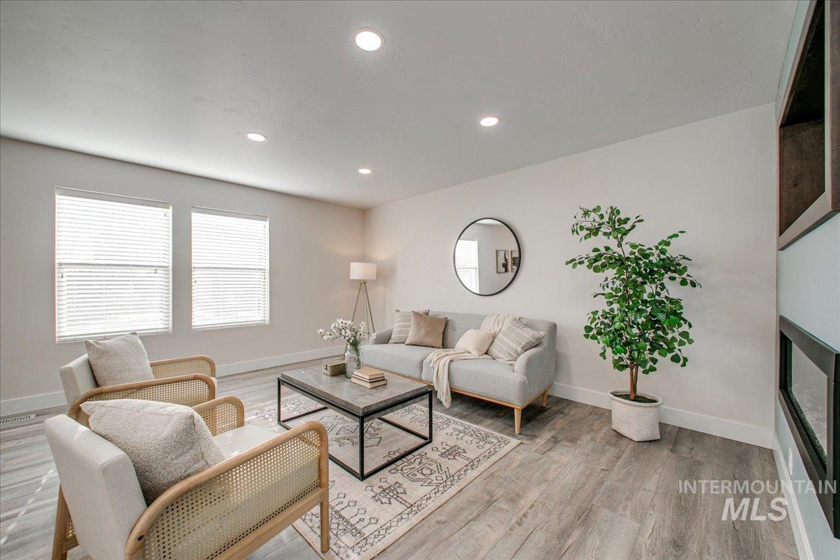 1715 E Wrightwood Dr