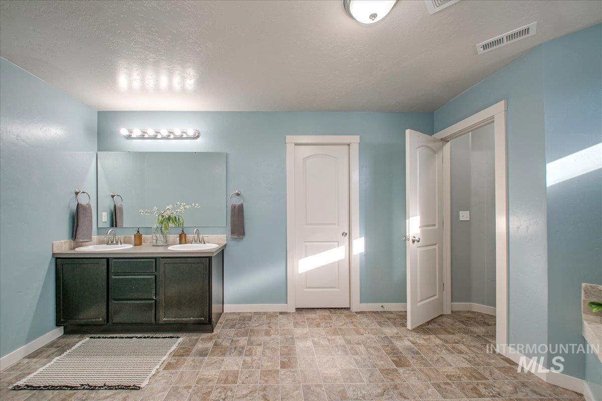 1715 E Wrightwood Dr