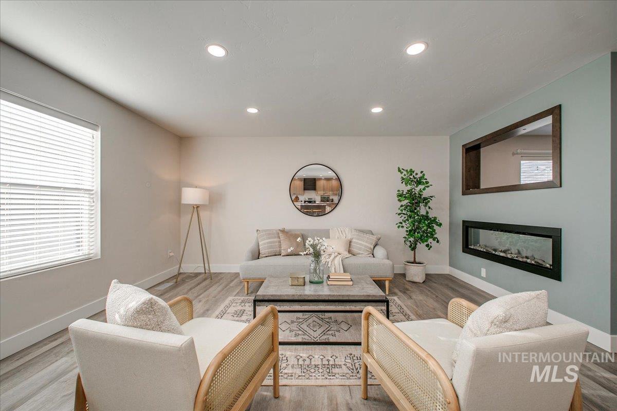 1715 E Wrightwood Dr