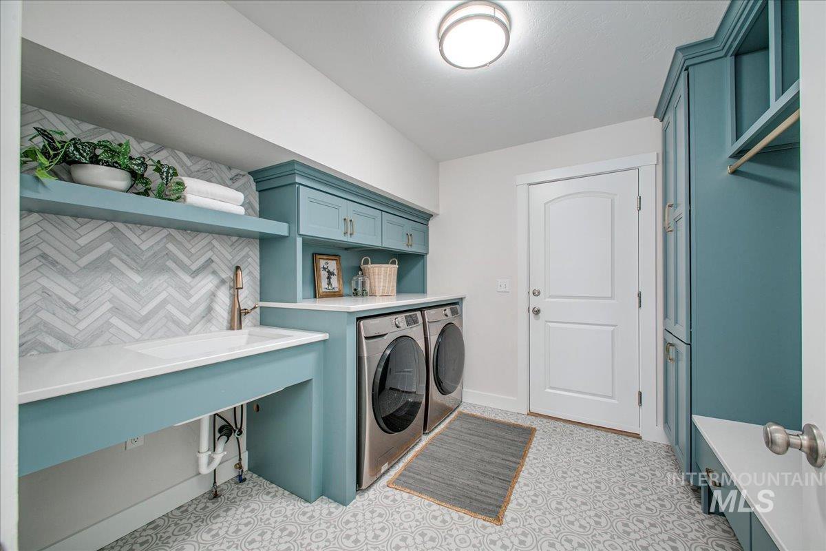 1715 E Wrightwood Dr