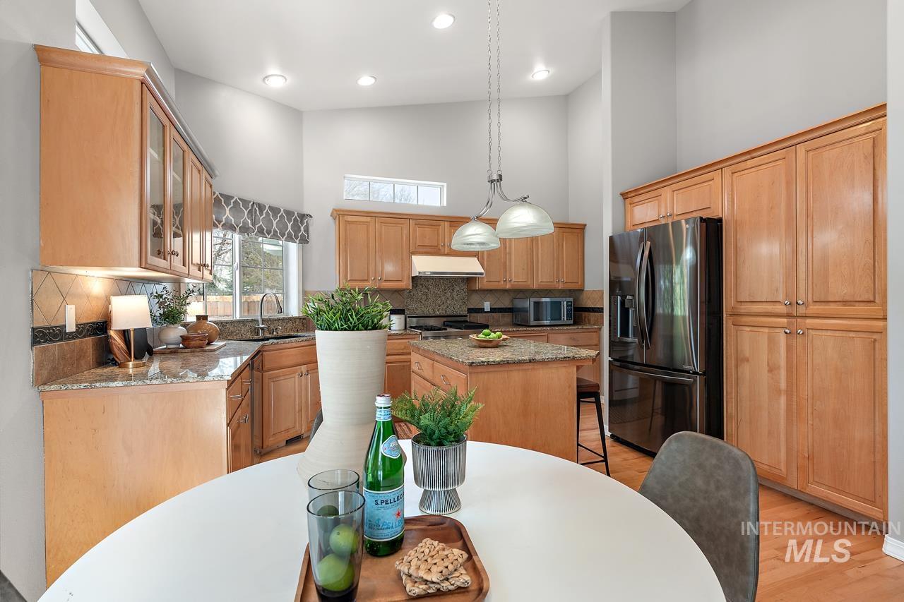 2494 E Brierfield