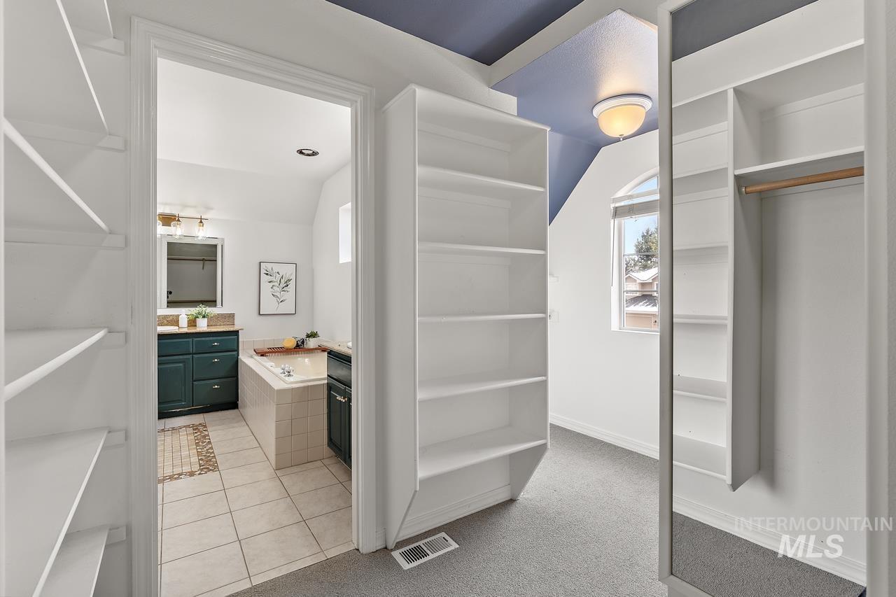 2494 E Brierfield
