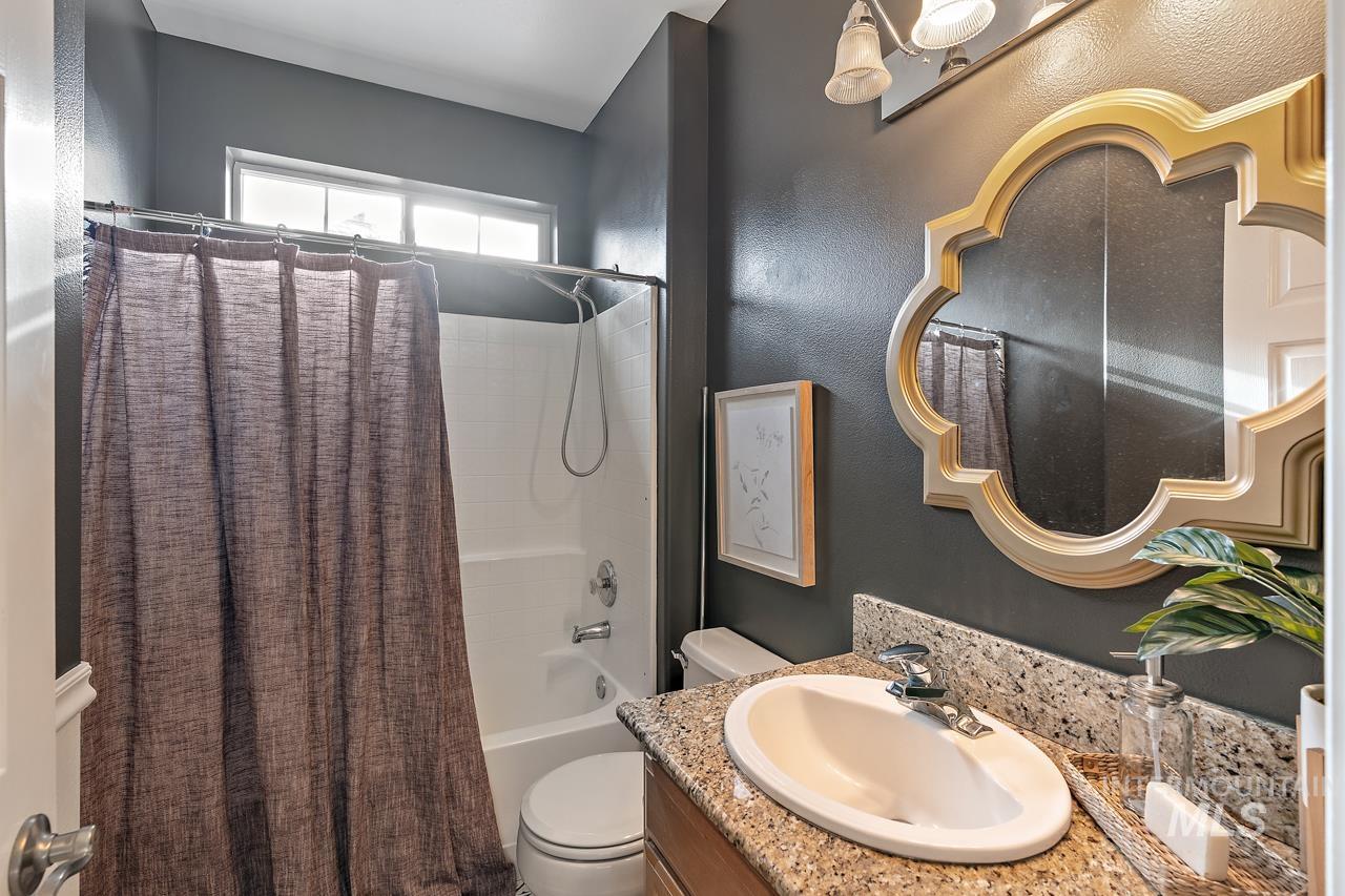 2494 E Brierfield