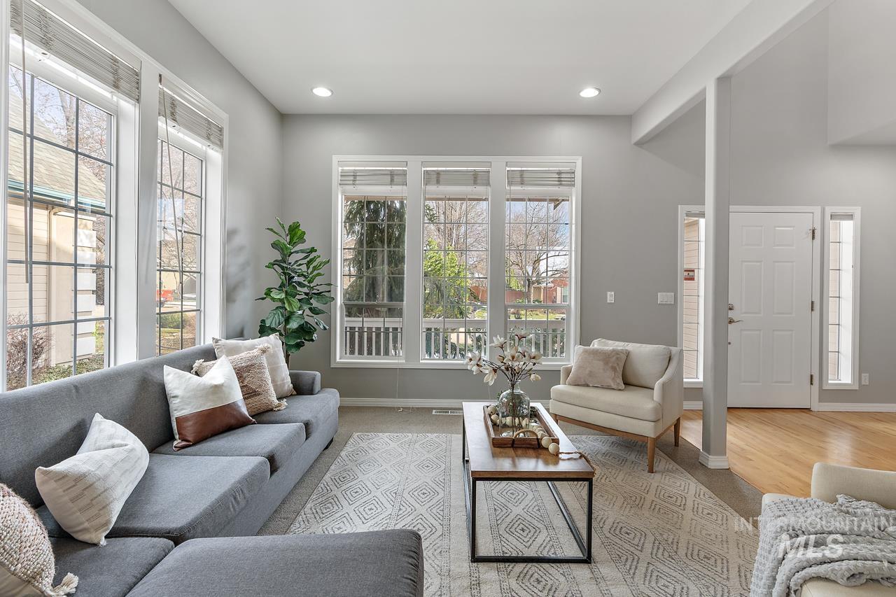 2494 E Brierfield