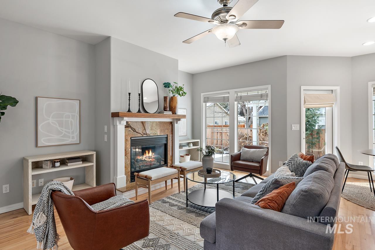 2494 E Brierfield