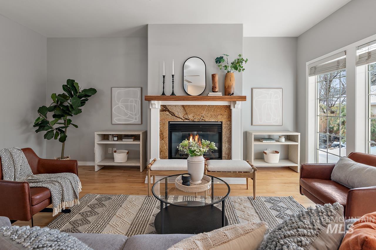 2494 E Brierfield