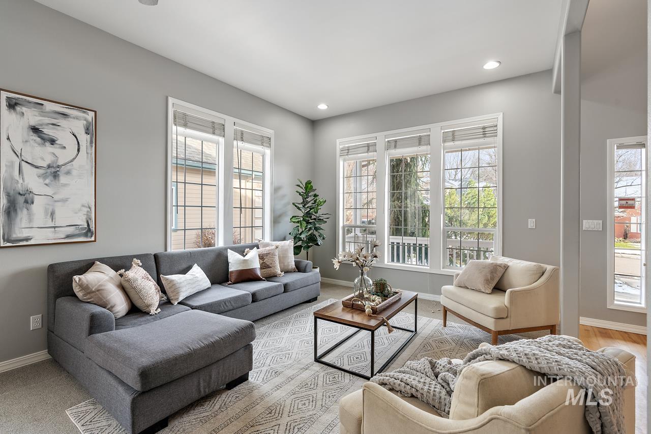 2494 E Brierfield