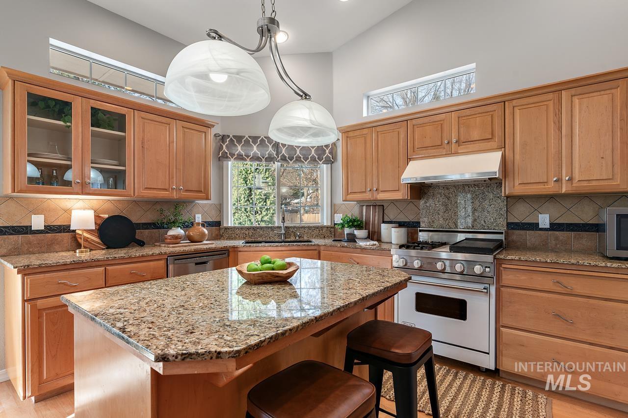 2494 E Brierfield