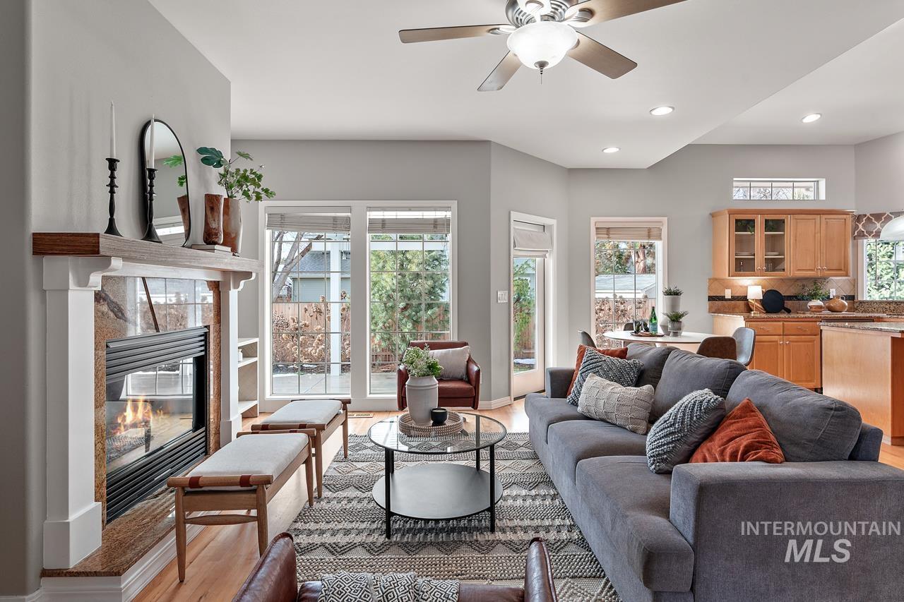 2494 E Brierfield