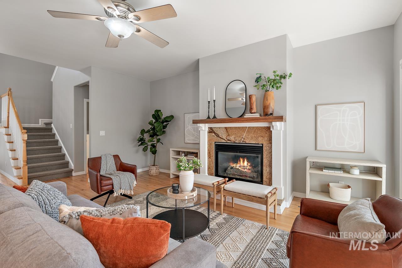 2494 E Brierfield