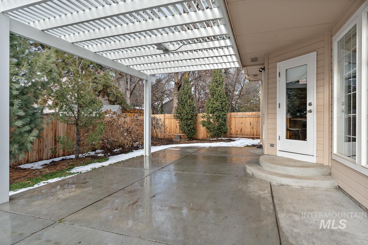2494 E Brierfield
