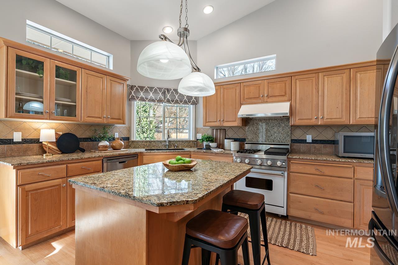 2494 E Brierfield