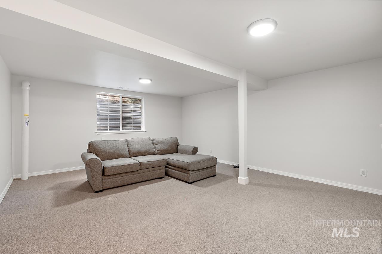 2494 E Brierfield