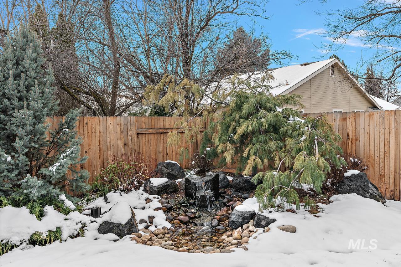 2494 E Brierfield