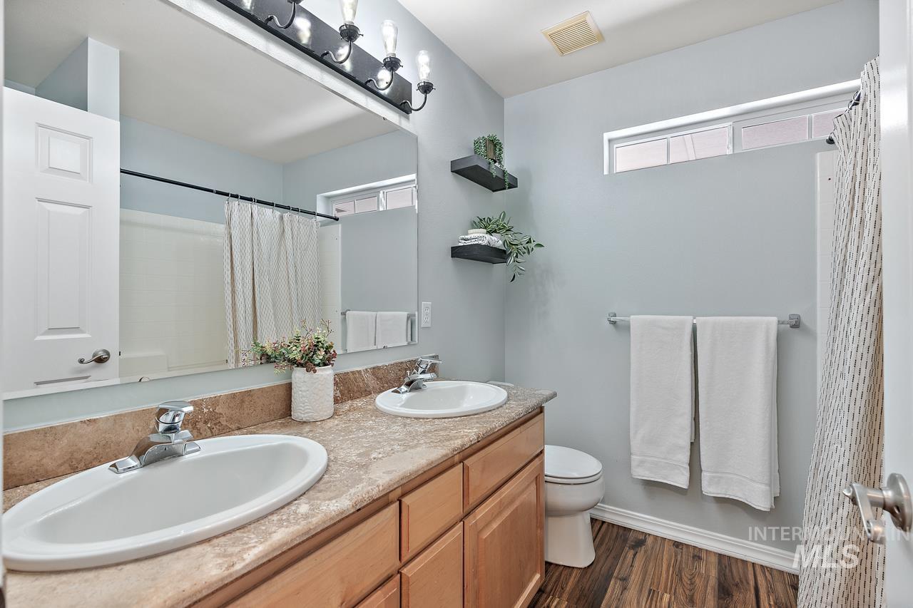 2494 E Brierfield