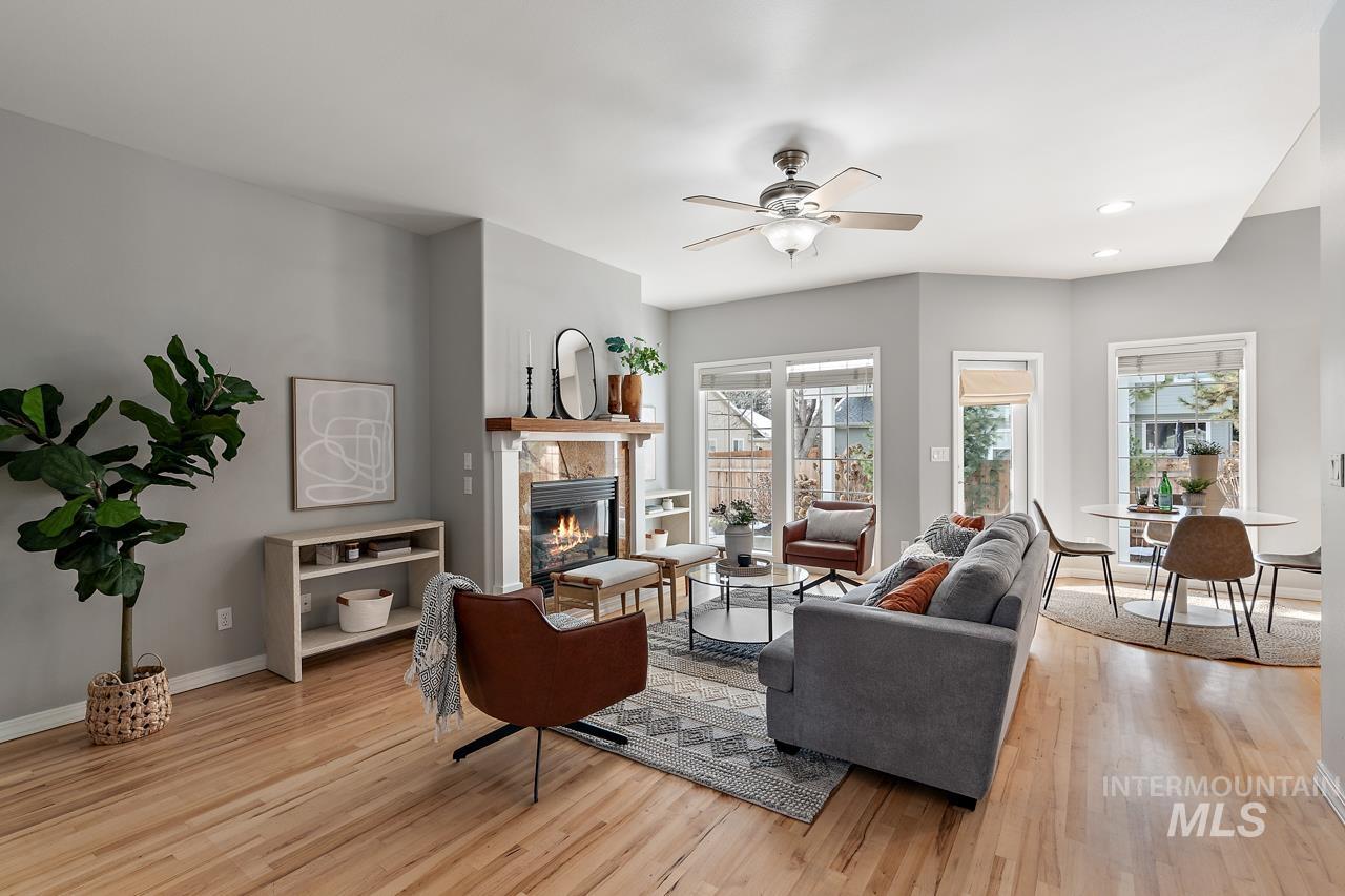 2494 E Brierfield