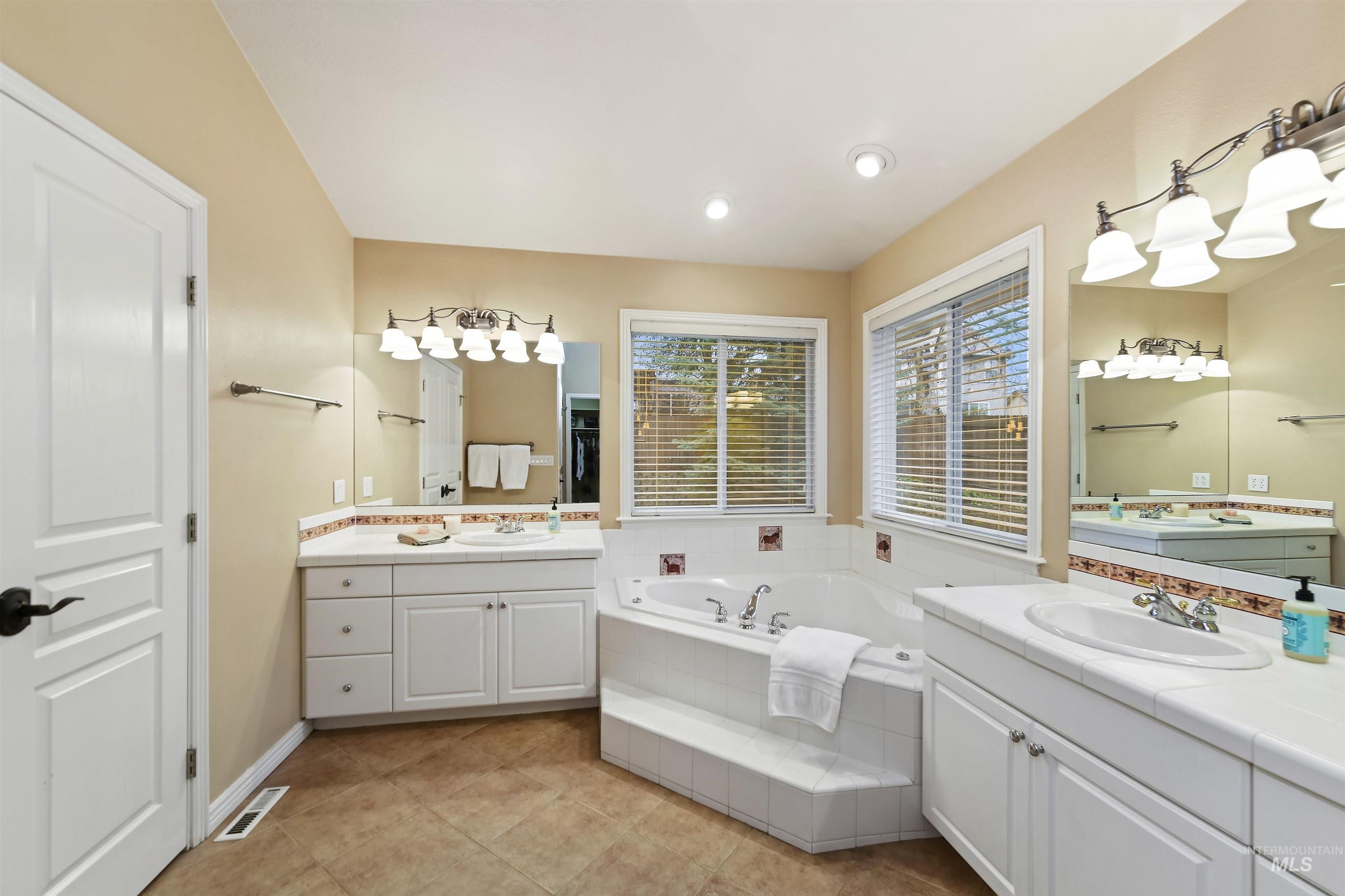 1774 N Sevenoaks Way