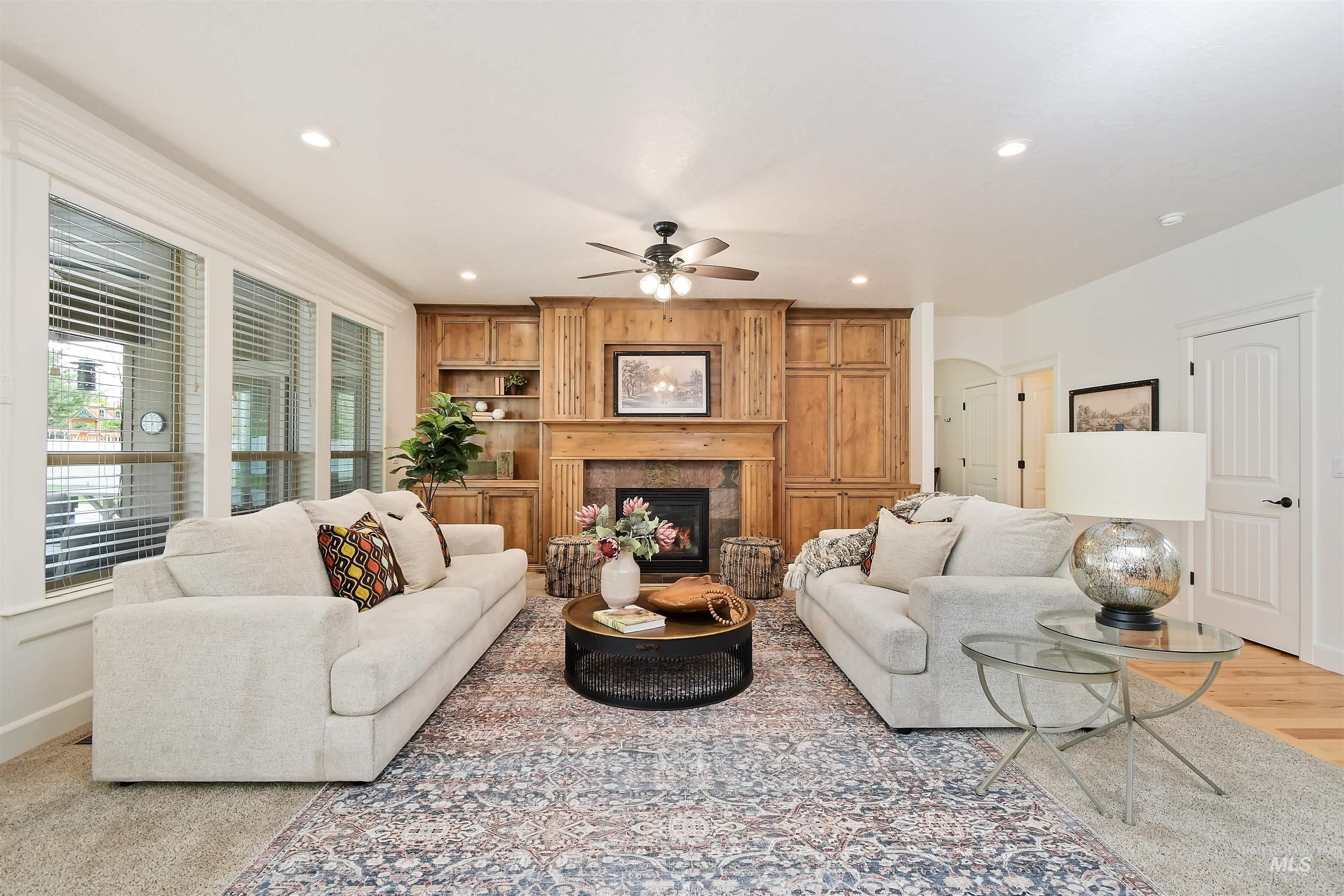 1622 W Covenant Hill Ct