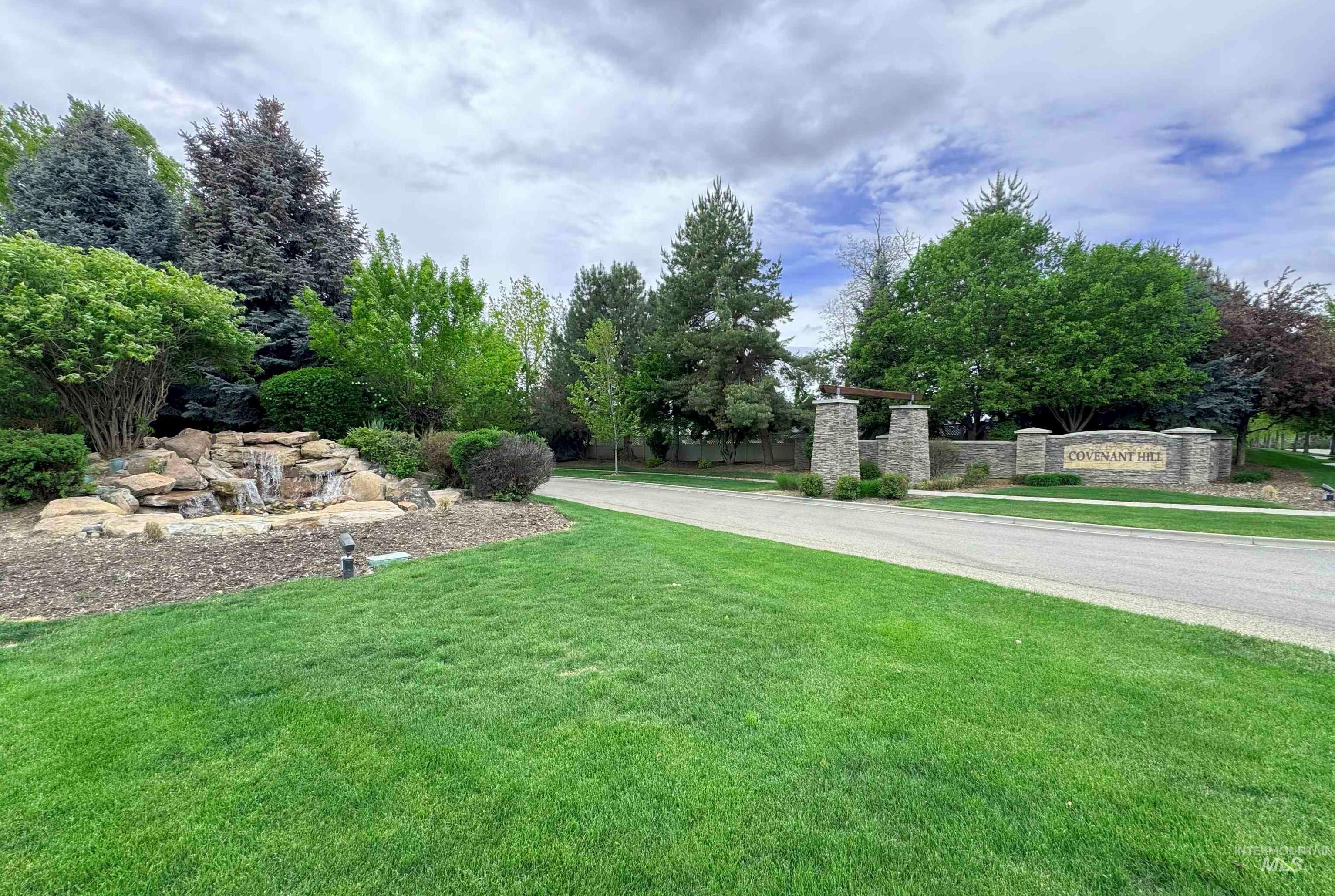 1622 W Covenant Hill Ct