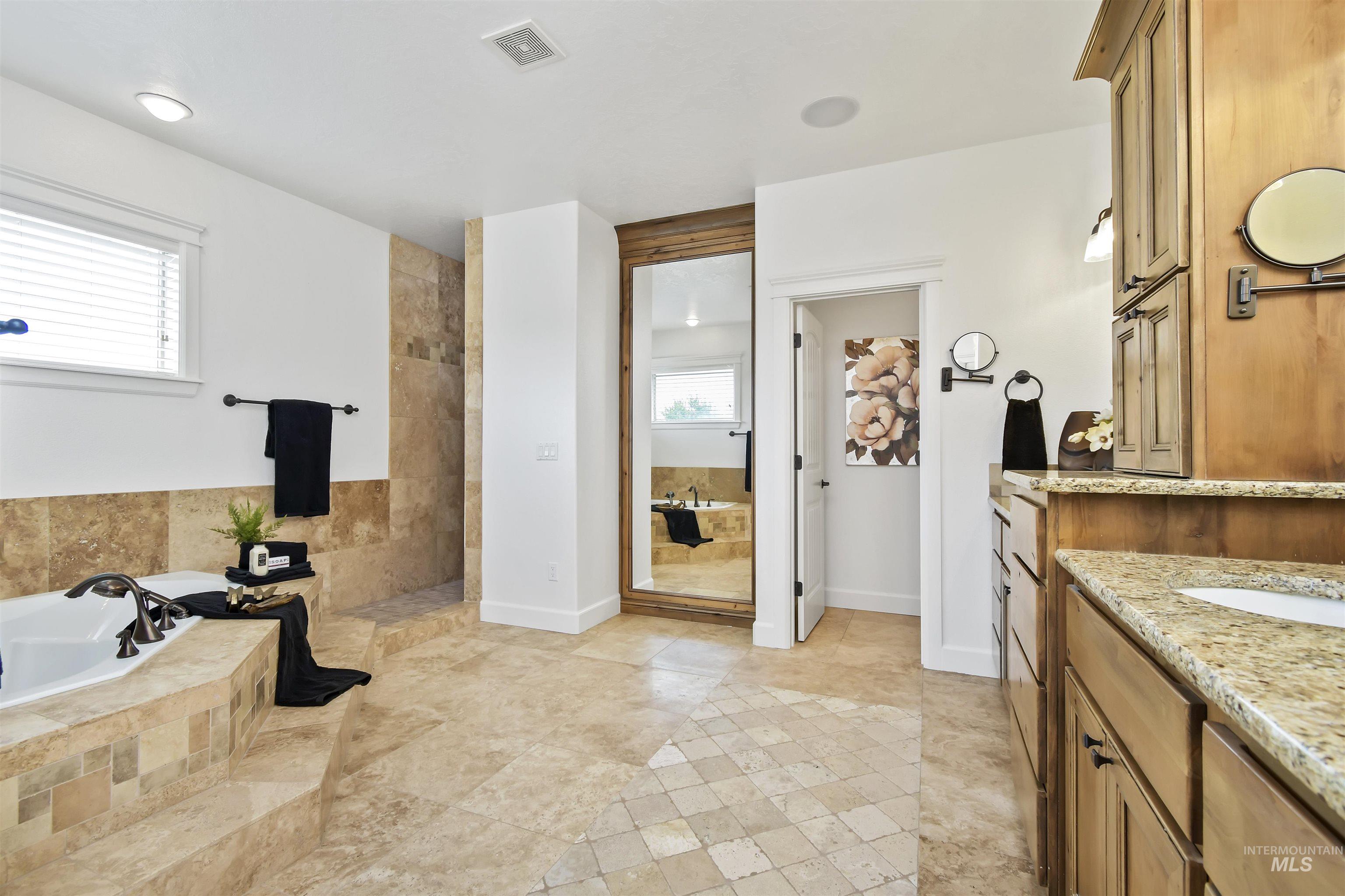 1622 W Covenant Hill Ct