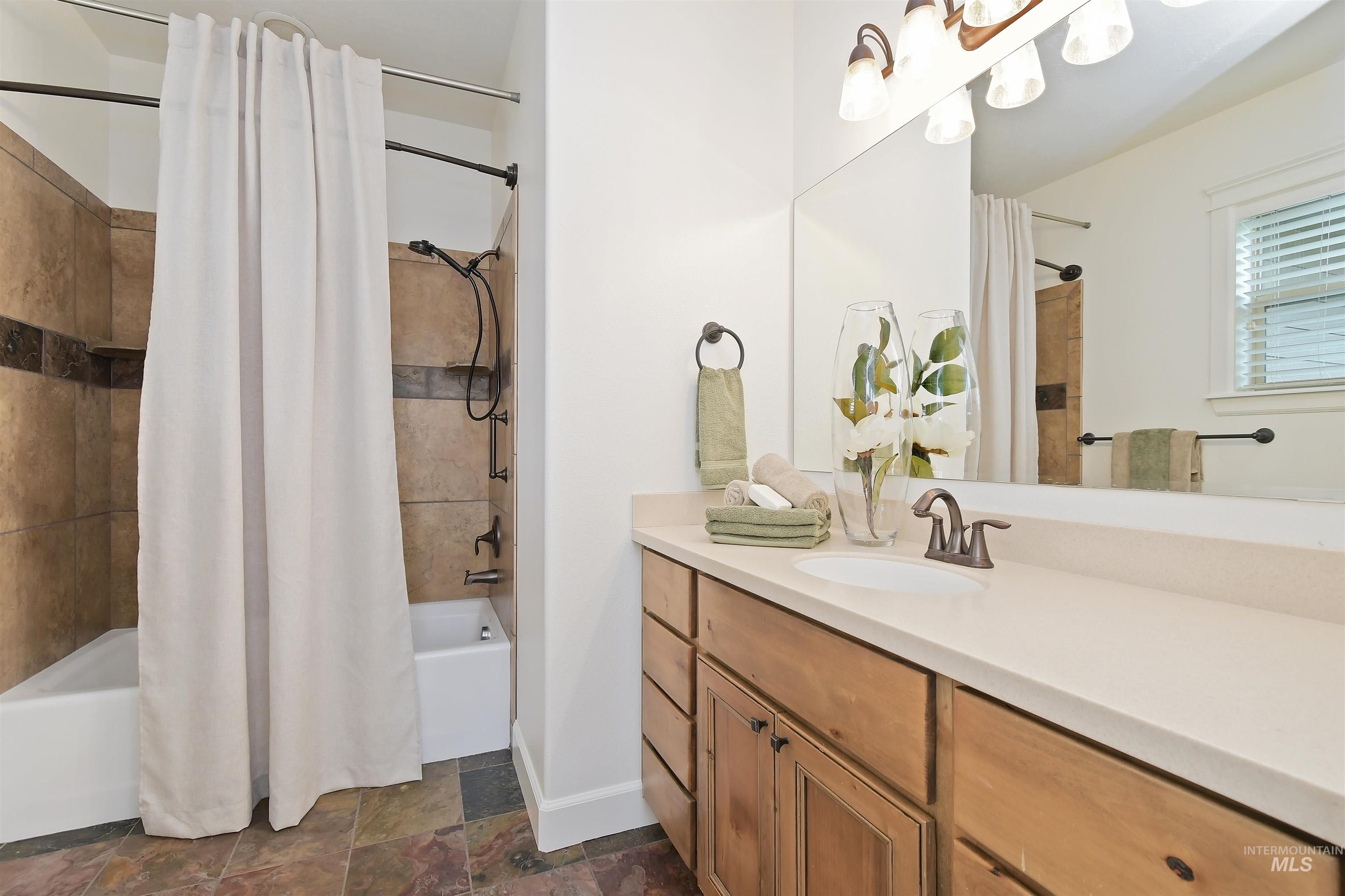 1622 W Covenant Hill Ct