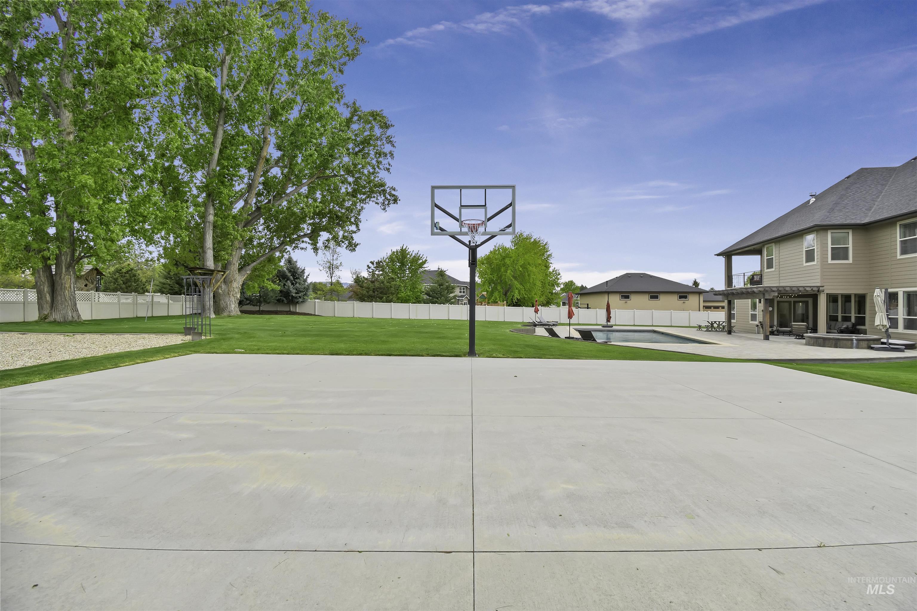 1622 W Covenant Hill Ct